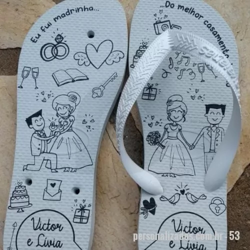 Chinelo personalizado - Personalize seus passos, marque sua história! Nossas Havaianas personalizadas recebem estampas exclusivas  na sola, perfeitas para casamentos, eventos corporativos ou para expressar seu estilo. Conforto, qualidade e personalização em um só produto! Etiquetas emborrachadas nas correias são cobradas a parte.
