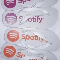 Personalize seus passos, marque sua história! Nossas Havaianas personalizadas recebem estampas exclusivas  na sola, perfeitas para casamentos, eventos corporativos ou para expressar seu estilo. Conforto, qualidade e personalização em um só produto!