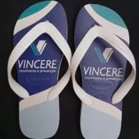 Havaianas Personalizadas  Transforme um clássico em algo único! Nossas Havaianas personalizadas recebem estampas exclusivas na sola, perfeitas para presentes, eventos, empresas ou para expressar seu estilo. Conforto, qualidade e personalização em um só produto. 