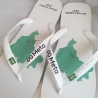Personalize seus passos, marque sua história! Nossas Havaianas personalizadas recebem estampas exclusivas  na sola, perfeitas para casamentos, eventos corporativos ou para expressar seu estilo. Conforto, qualidade e personalização em um só produto!