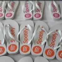 Personalize seus passos, marque sua história! Nossas Havaianas personalizadas recebem estampas exclusivas  na sola, perfeitas para casamentos, eventos corporativos ou para expressar seu estilo. Conforto, qualidade e personalização em um só produto!