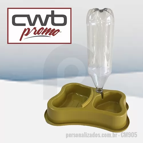 Comedouro para animais personalizado - PRODUTO: Comedouro Duplo para Animais com reservatório de água MEDIDAS: Comprimento 30,5 cm - Largura 23 cm - Altura 6,2 cm CAPACIDADE: Volume lado maior (ração) 685 ml - Volume lado menor (agua) 415 ml MATERIAL: Polipropileno PERSONALIZAÇÃO: Silk ou transfer CORES: Azul, Amarelo, Vermelho, Verde, Lilás e Rosa