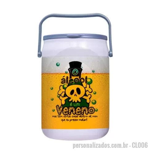 Cooler personalizado - Precisa escolher um brinde para seu Parceiro, Cliente ou Funcionário que seja útil e tenha um ótimo espaço para estampar sua logomarca associando-a a Bem Estar, Diversão, Praia, Laser ou Esporte ?  O Cooler estampado com capacidade para 16 latas é a opção para o sucesso da sua campanha!  * Ótimo espaço para destacar sua logomarca * Impressão Digital a prova d água * Tampa preta ou branca.  Perfeita para conservar seus produtos com muito estilo. Ideal para divulgar a marca da empresa em eventos corporativos, esportivos e campanhas de marketing.  As principais vantagens da implementação de Cooler promocionais personalizadas são: * Disseminação * Fixação e fidelização da marca * Grande utilidade no dia a dia do beneficiado * Vantagem competitiva