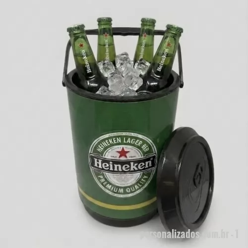 Cooler personalizado - Destaque sua marca de forma útil e memorável. O Cooler Térmico para 8 Latas é o brinde corporativo ideal para eventos, campanhas promocionais, ações de relacionamento e confraternizações. Compacto, resistente e prático, mantém bebidas geladas por mais tempo enquanto fortalece a visibilidade da sua empresa em momentos de lazer e descontração.  Capacidade para até 8 latas - Excelente área para personalização da marca - Ideal para brindes corporativos e promocionais - Prático, leve e fácil de transportar.