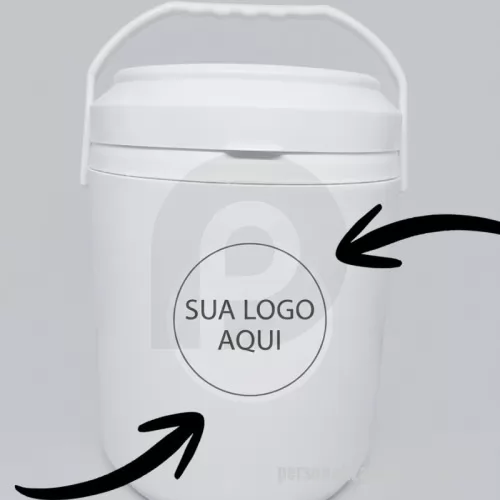 Cooler personalizado - Cooler Térmico 12 Latas com excelente capacidade e ampla área para personalização. Ideal para campanhas promocionais, eventos corporativos, brindes e ações de relacionamento. Mantém as bebidas geladas por mais tempo e garante maior visibilidade para sua marca em momentos de lazer, viagens e confraternizações. Um brinde útil, durável e de grande impacto promocional.