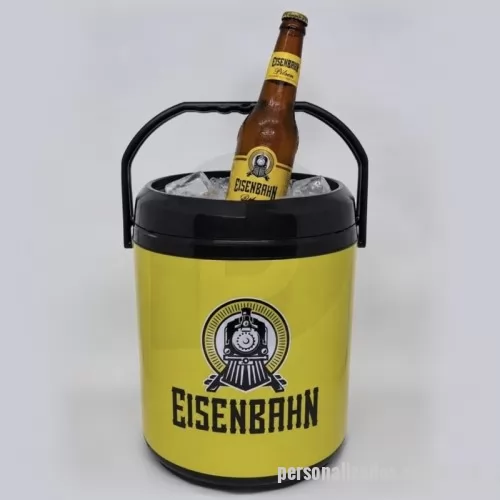 Cooler personalizado - Cooler Térmico 12 Latas com excelente capacidade e ampla área para personalização. Ideal para campanhas promocionais, eventos corporativos, brindes e ações de relacionamento. Mantém as bebidas geladas por mais tempo e garante maior visibilidade para sua marca em momentos de lazer, viagens e confraternizações. Um brinde útil, durável e de grande impacto promocional.