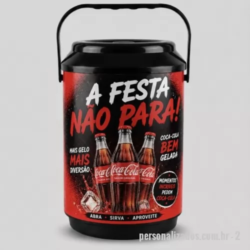 Cooler personalizado - Destaque sua empresa com um brinde útil, moderno e de grande impacto visual. O Cooler Térmico para 10 Latas é ideal para ações promocionais, eventos corporativos, convenções, campanhas de relacionamento e presentes de fim de ano. Com excelente capacidade de armazenamento, ele mantém bebidas geladas por mais tempo e oferece uma ampla área para personalização, garantindo que sua marca esteja presente nos momentos de lazer, confraternização e descontração dos seus clientes, colaboradores e parceiros. - Capacidade para até 10 latas?- Excelente área para personalização da marca?- Ideal para brindes corporativos e ações promocionais?- Prático, resistente e fácil de transportar?-Valoriza sua marca e aumenta sua visibilidade Transforme um simples brinde em uma experiência memorável e fortaleça o relacionamento com quem mais importa para o seu negócio.