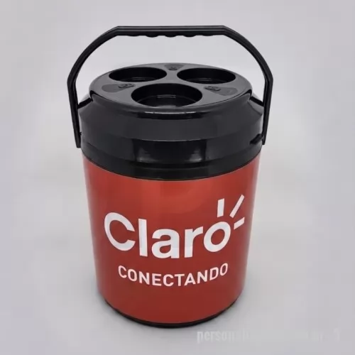 Cooler personalizado - Cooler Térmico 12 Latas personalizado, ideal para ações promocionais, eventos e brindes corporativos. Com excelente capacidade e ampla área para personalização, mantém as bebidas geladas por mais tempo e proporciona grande visibilidade para a sua marca. 