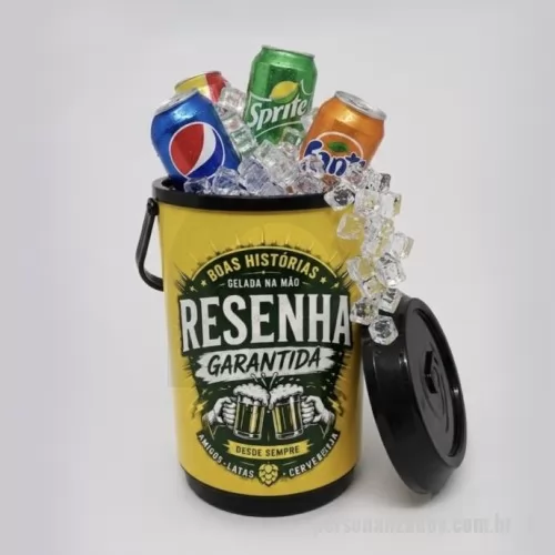 Cooler personalizado - Cooler Térmico 8 Latas personalizado, ideal para brindes, eventos e ações promocionais. Compacto e prático, mantém as bebidas geladas por mais tempo e oferece excelente espaço para destacar a sua marca. Uma opção útil e atrativa para clientes, colaboradores e parceiros. 