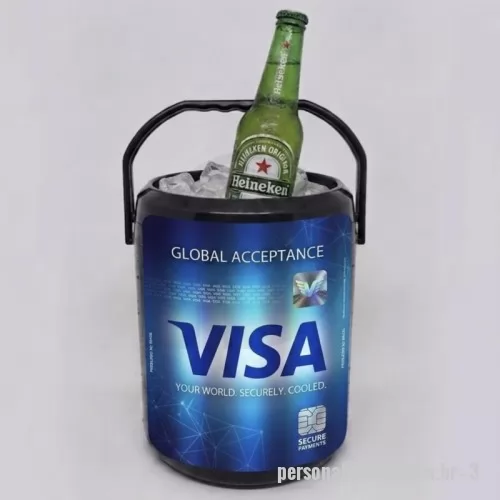 Cooler personalizado - Cooler Térmico 12 Latas personalizado, ideal para ações promocionais, eventos e brindes corporativos. Com excelente capacidade e ampla área para personalização, mantém as bebidas geladas por mais tempo e proporciona grande visibilidade para a sua marca. 