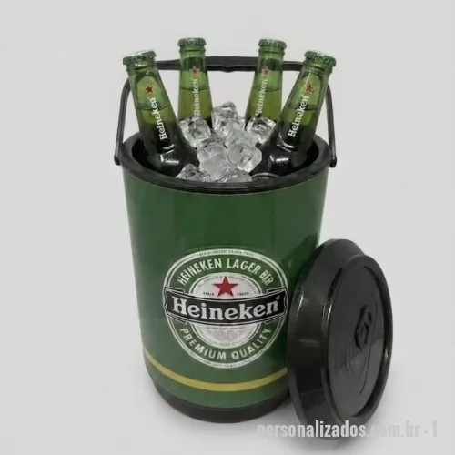 Cooler personalizado - Cooler Térmico 8 Latas personalizado, ideal para brindes, eventos e ações promocionais. Compacto e prático, mantém as bebidas geladas por mais tempo e oferece excelente espaço para destacar a sua marca. Uma opção útil e atrativa para clientes, colaboradores e parceiros. 