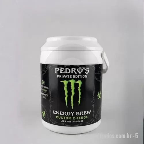Cooler personalizado - Cooler Térmico Personalizado para 16 Latas, com capacidade de 12 litros e ampla área para personalização. Ideal para brindes, eventos e ações promocionais, mantém as bebidas geladas por mais tempo e garante destaque para sua marca. Resistente e espaçoso, possui dimensões de 378 mm de altura x 265 mm de diâmetro e peso aproximado de 1,640 kg. 