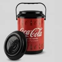Destaque sua empresa com um brinde útil, moderno e de grande impacto visual. O Cooler Térmico para 10 Latas é ideal para ações promocionais, eventos corporativos, convenções, campanhas de relacionamento e presentes de fim de ano. Com excelente capacidade de armazenamento, ele mantém bebidas geladas por mais tempo e oferece uma ampla área para personalização, garantindo que sua marca esteja presente nos momentos de lazer, confraternização e descontração dos seus clientes, colaboradores e parceiros. - Capacidade para até 10 latas?- Excelente área para personalização da marca?- Ideal para brindes corporativos e ações promocionais?- Prático, resistente e fácil de transportar?-Valoriza sua marca e aumenta sua visibilidade Transforme um simples brinde em uma experiência memorável e fortaleça o relacionamento com quem mais importa para o seu negócio.