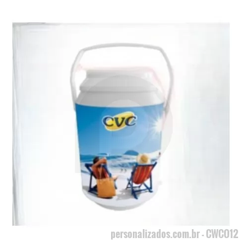 Cooler térmico personalizado - Cooler Isotérmico Modelo Moor com capacidade para até 12 a 14 latas de 350 ml, com opção de colocar barril de 5 litros e gelo, tampa com 3 cavidades porta latas, alça rígida articulada e fixa nas laterais do corpo, produzido em PP / polipropileno de cor branca com parede dupla com isolamento interno em isopor prensado, corpo revestido ao redor em adesivo com impressão digital de alta resolução em 360º em cores a traço / chapadas ou em cromia do tipo imagem. Frete FOB Brasil.