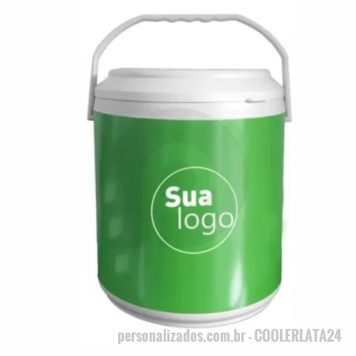 Cooler térmico personalizado - Cooler Lata Térmico 24 Latas Personalizado: A Festa Completa em um Único Cooler!  Apresentamos o Cooler Lata Térmico 24 Latas Personalizado, a solução definitiva para grandes eventos e celebrações. Com capacidade para 24 latas e design robusto, este cooler térmico garante que suas bebidas permaneçam geladas por horas, mantendo a festa animada do início ao fim.  Características Capacidade excepcional: 20 litros, perfeito para acomodar 24 latas de bebida, ideal para grandes festas, churrascos e eventos com grande número de convidados. Tamanho ideal para grandes eventos: 35cm de diâmetro x 36cm de altura, oferecendo espaço generoso para suas bebidas sem comprometer a portabilidade. Isolamento térmico de alta performance: Mantém suas bebidas geladas por longos períodos, garantindo o frescor ideal para seus momentos de lazer prolongados. Material resistente e durável: Fabricado com materiais de alta qualidade, projetado para suportar o uso frequente e as condições externas mais exigentes. D