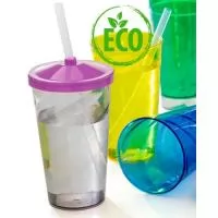 Copos de acrílico com canudo e capacidade de 550 ml. Com ótima área para personalização da logomarca esse copo é resistente e está disponível em cores variadas. É o brinde ideal para promover sua marca em ações promocionais