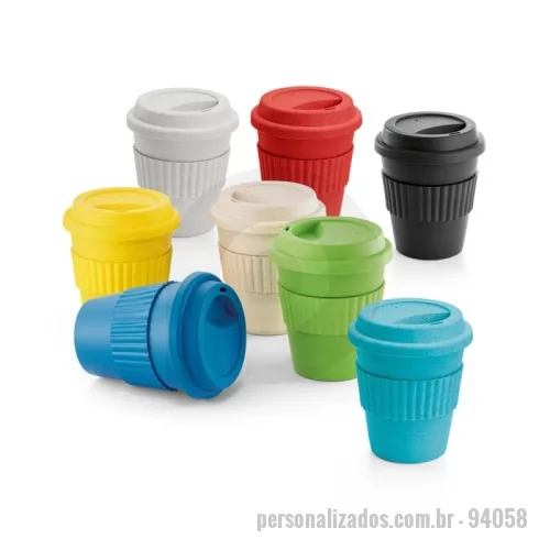 Copo bucks personalizado - Copo de viagem em fibra de bambu (60%) e PP (40%), com tampa. Tira em silicone para facilitar o transporte de bebidas quentes. Capacidade até 380 mL. Certificação EU Food Grade. ø95 x 114 mm