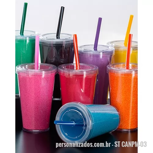 Copo com Canudo personalizado - Copo acrílico parede dupla personalizado. Com capacidade de 550 ml esse copo possui personalização interno feita de EVA com Glitter, tampa e canudo biodegradável. Presente corporativo ideal para divulgar, promover e fidelizar clientes e colaboradores