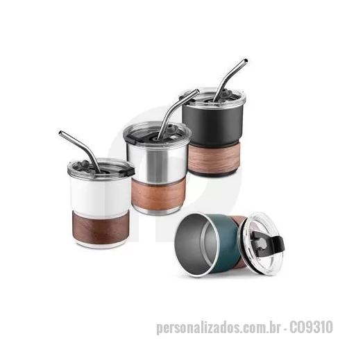 Copo de alumínio personalizado - Copo em inox 304 de parede simples e capacidade máxima de 250 ml. Possui tampa rosqueável em plástico com protetor para o bocal e acesso para canudo. Dispõe ainda de luva em fibra de noz e acompanha canudo curvado em inox. Altura : 9,4 cm Largura : 8