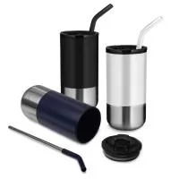 Copo em inox com canudo removível, com capacidade de até 550ml. Pintura fosca na parte externa e a parte interna revestida com plástico PP.