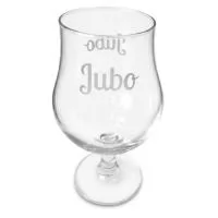 Copo de cerveja modelo Dublin, cpersonalizado na técnica de jateamento.   