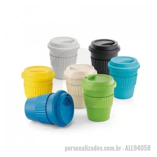 Copo ecológico personalizado - Copo de viagem com tampa em fibra de bambu (50%) e PP (50%), com capacidade até 380 ml e tira em silicone para facilitar o transporte de bebidas quentes. Food grade. ø95 x 114 mm