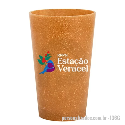 Copo ecológico personalizado - Capacidade para 320 ml. Copo sustentável feito com 50% de fibra natural de coco ou madeira e 50% de Plástico Premium (PP), reduzindo a quantidade de plástico e reaproveitando resíduos renováveis. Design moderno e acabamento impecável, feito em material atóxico e resistente ao microondas e máquina de lavar.