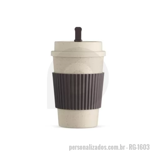 Copo ecológico personalizado - Copo em fibra de trigo livre de BPA, capacidade para até 450ml e tampa rosqueável com bocal. Acompanha mexedor e manga antiderrapante.