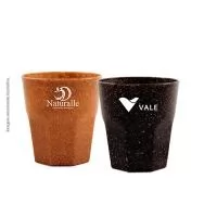 Capacidade para 300ml. Copo sustentável feito com 50% de fibra de madeira ou de coco e 50% de Plástico Premium (PP), reduzindo a quantidade de plástico e reaproveitando resíduos renováveis. Design moderno e acabamento impecável, feito em material atóxico e resistente ao microondas e máquina de lavar.