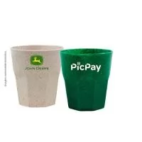 Capacidade para 300 ml. Copo sustentável feito com 50% de fibra de madeira e 50% de Plástico Premium (PP), reduzindo a quantidade de plástico e reaproveitando resíduos renováveis. Cores inovadoras, design moderno e acabamento impecável, feito em material atóxico e resistente ao micro-ondas e máquina de lavar.