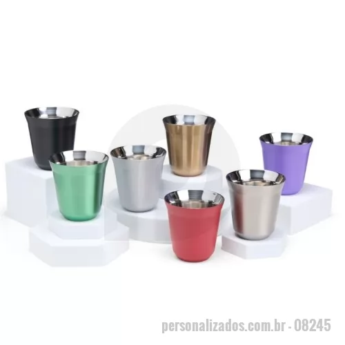 Copo Inox personalizado - Descrição: A pausa do cafezinho merece o copo certo! Compacto, resistente e com parede dupla, nosso copo feito em inox com capacidade de 150ml, mantém a bebida numa temperatura agradável por mais tempo. Perfeito para aquele café que aquece a alma, um chá para relaxar ou até um gole refrescante de água.  Altura :  7,8 cm  Largura :  7,6 cm  Circunferência :  22,9 cm