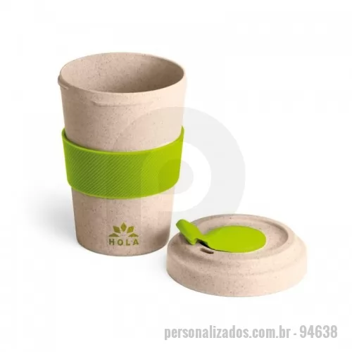 Copo personalizado - Copo de viagem em fibra de bambu (50%) e PP (50%), com tira de silicone no corpo para facilitar o transporte. A tampa em silicone no topo roda para tapar abertura e prevenir salpicos. Capacidade até 500 mL. Certificação EU Food Grade. ø95 x 140 mm