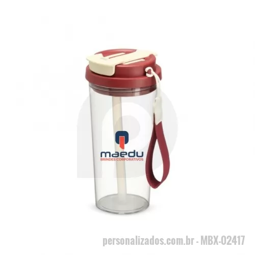 Copo personalizado - Copo de plástico feito em Policarbonato livre de BPA. Resistente e versátil, ele possui capacidade para 600ml e uma tampa com duas opções de uso: bico flip com canudo interno e tampa protetora e outro com acesso diretamente ao bocal, com tampa de proteção.