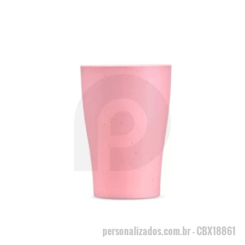 Copo personalizado - Copo Personalizado - CBX18861 - Copo Ecológico de Plástico com Palha de Trigo – Sustentável e Versátil  Multifuncional, leve e ecologicamente correto, este copo é produzido com uma combinação de plástico e fibra de palha de trigo. Ideal para o uso diário, é uma excelente escolha para crianças, festas, piqueniques e muito mais. Suas cores em tons pastéis trazem um toque delicado e combinam com qualquer ambiente. Uma opção prática, charmosa e amiga do meio ambiente.  Especificações:  Altura: 10,4 cm  Largura: 7 cm  Circunferência: 22,8 cm  Área para gravação: 7 cm x 7 cm  Peso aproximado: 32 g - 175969 - Copo