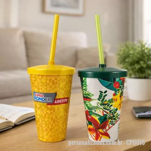 Copo personalizado - Copo com capacidade de 450 ml produzido em polipropileno, com peso aproximado de 36 gramas, altura de 12,4 cm, diâmetro da boca de 8,5 cm e base de 5,8 cm, acompanhado de tampa e canudo que proporcionam melhor vedação e praticidade no consumo de bebi