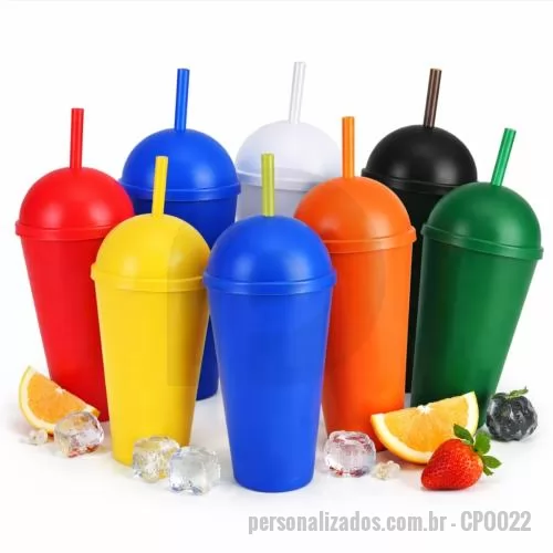 Copo personalizado - Copo com capacidade de 550 ml produzido em polipropileno, com peso aproximado de 48 gramas, altura de 14,5 cm, diâmetro da boca de 8,7 cm e base de 6,3 cm, acompanhado de tampa em formato bola e canudo, proporcionando uma estrutura diferenciada e fun