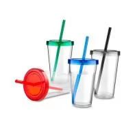 Copo com canudo personalizado, fabricado em PS cristal, eles possuem tampa rosqueável, capacidade de 600 ml além de amplo espaço para personalizar a logomarca de empresas e parceiros comerciais.