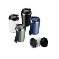 Copo de 350 ml com parede dupla, interior em inox 304 e exterior em plástico PP, tampa em plástico PP, alça de mão e acabamento com pintura fosca.