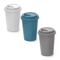 Copo de viagem com tampa e corpo em PP. Capacidade até 450 mL. Certificação EU Food Grade. Ø90 x 135 mm