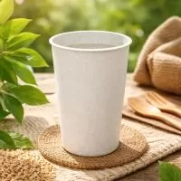 Copo com capacidade de 400 ml produzido em polipropileno com composição em fibra de arroz, com peso aproximado de 26 gramas, altura de 12,0 cm, diâmetro da boca de 7,5 cm e base de 6,4 cm, desenvolvido para oferecer resistência estrutural aliada a um
