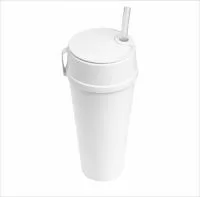 Copo com capacidade de 550 ml produzido em polipropileno, com peso aproximado de 62 gramas, altura de 14,5 cm, diâmetro da boca de 8,7 cm e base de 6,3 cm, acompanhado de tampa com compartimento porta snacks integrado, oferecendo uma solução prática 