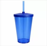 Copo com capacidade de 750 ml produzido em poliestireno, com peso de 74 gramas, altura de 15,0 cm, diâmetro da boca de 9,5 cm e base de 7,1 cm, acompanhado de tampa e canudo que garantem maior praticidade no consumo e transporte de bebidas. Sua estru
