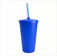 Copo com capacidade de 450 ml produzido em polipropileno, com peso aproximado de 36 gramas, altura de 12,4 cm, diâmetro da boca de 8,5 cm e base de 5,8 cm, acompanhado de tampa e canudo que proporcionam melhor vedação e praticidade no consumo de bebi