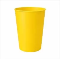Copo com capacidade de 350 ml, produzido em polipropileno, com peso aproximado de 20 gramas, altura de 10,6 cm, diâmetro da boca de 7,5 cm e base de 6,0 cm, oferecendo estrutura leve, resistente e prática para uso cotidiano. Seu formato ergonômico fa