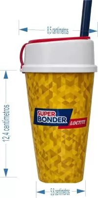 Copo com capacidade de 450 ml produzido em polipropileno, com peso aproximado de 53 gramas, altura de 12,4 cm, diâmetro da boca de 8,5 cm e base de 5,8 cm, acompanhado de tampa com compartimento porta snacks integrado e com possibilidade de personali