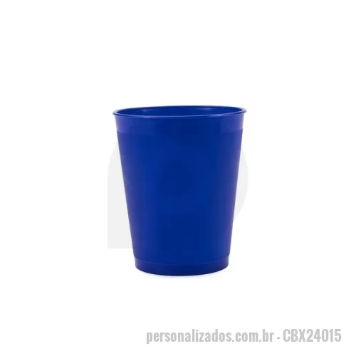Copo Plástico personalizado - Copo Plástico Personalizado - CBX24015 - Copo Plástico Reutilizável 450ml – Versatilidade para Qualquer Ocasião  Este copo plástico é a escolha ideal para quem busca praticidade e durabilidade. Produzido em polipropileno (PP), é reutilizável, resistente e possui capacidade de 450ml, atendendo perfeitamente a diversas ocasiões como festas, eventos, uso doméstico ou corporativo. Seu design simples e funcional facilita o uso e a personalização.  Especificações:  Altura: 11 cm  Largura: 8,5 cm  Circunferência: 17 cm  Área para gravação: 8 cm x 10 cm  Peso aproximado: 30 g - 175974 - Copo Plástico