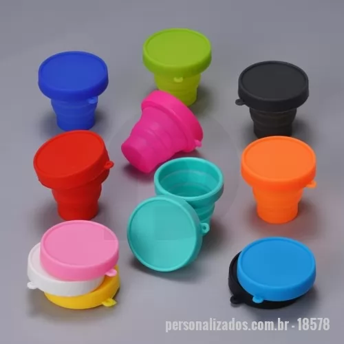 Copo sanfonado personalizado - Características Técnicas Material: Silicone  Altura: 7,1 cm  Largura: 7,9 cm  Circunferência: 23,3 cm  Espessura: 2,4 cm  Medidas para gravação (A x L): 7 cm x 7 cm  Peso: 52 g