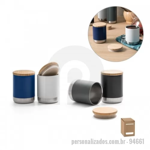 Copo térmico personalizado - Copo em aço inox com parede dupla isolada a vácuo, parede interna revestida de cobre e tampa em bambu com vedante de silicone para proteção extra. Tem capacidade até 370 ml e mantém as bebidas quentes por 5 h e frias por 24 h. Contém revestimento em pó que lhe confere mais durabilidade e resistência. Food grade. Fornecido em caixa presente de papel craft. ø80 x 106 mm