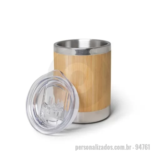 Copo térmico personalizado - Copo de viagem em aço inox e bambu, térmico com parede dupla isolada a ar e tampa AS com fecho deslizante. Capacidade até 350 mL. Preserva as bebidas quentes por 2 horas e as bebidas frias por 4 horas. Fornecido em caixa presente de papel kraft. Certificação EU Food Grade. A cor e o resultado da impressão nos materiais naturais pode variar entre produtos. ø80 x 108 mm