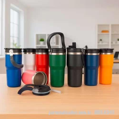 Copo térmico personalizado - Copo térmico em inox com pintura eletrostática e capacidade máxima de 600ml. Conta com estrutura de parede dupla e vedação a vácuo que permite a conservação da temperatura de líquidos por mais tempo. Possui tampa plástica rosqueável com protetor para o bocal, bico flip, canudo interno removível e alça fixa para transporte.  Altura :  19,2 cm  Largura :  10,3 cm  Circunferência :  27,9 cm